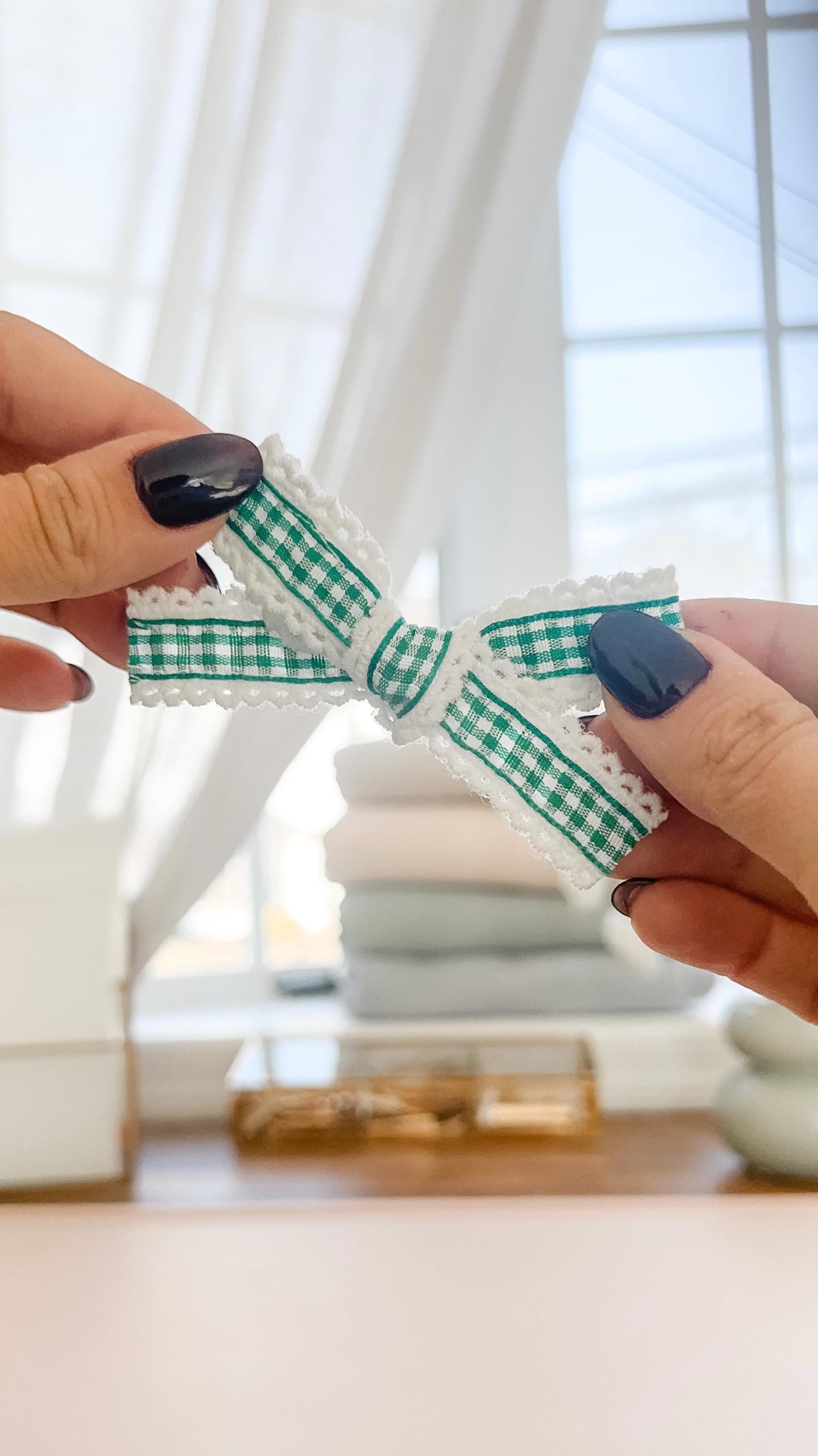 Scalloped kelly green gingham ribbon bow - green bow - delicate bow - st. Paddys bows - dainty bows - gingham bow - baby bows - newborn bows