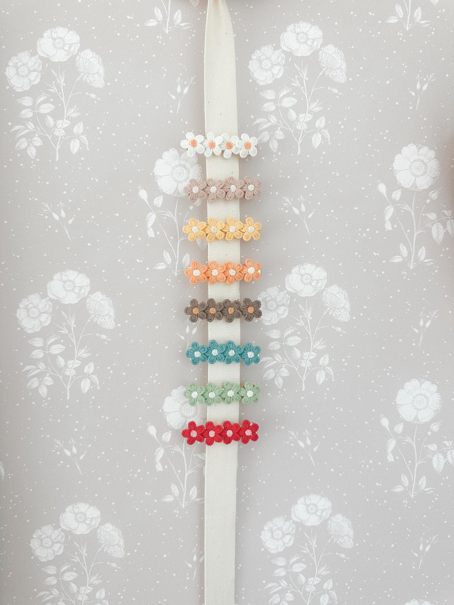 Retro daisy floral hair clips - flower clips - trendy hair clip - clips for toddler - baby hair clips - floral hair clips