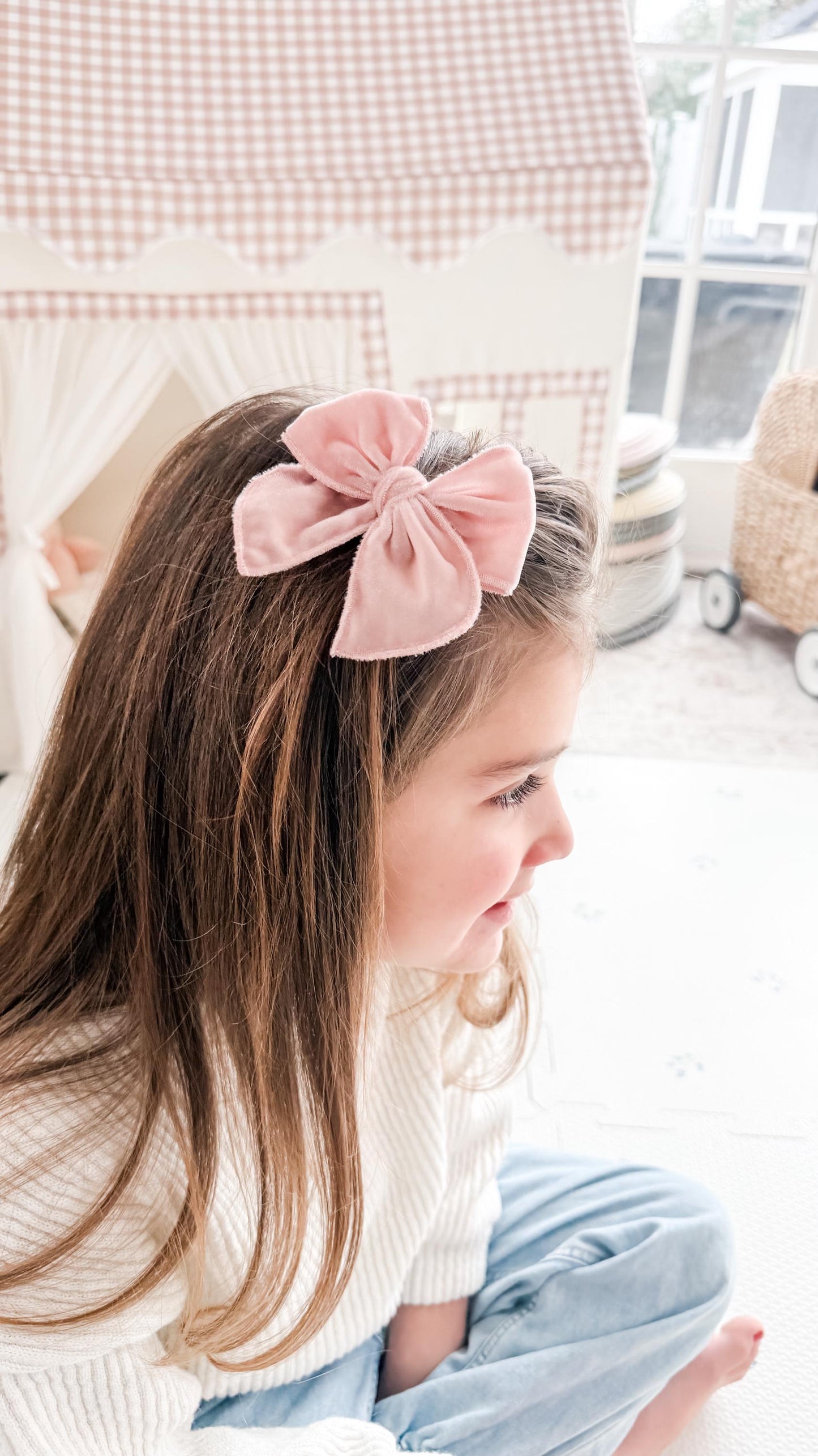 Valentine’s Day hair bows - pink bows - red heart bows - delicate bows - trendy bows - dainty bows - lace heart bow - baby bow -newborn bows